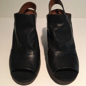 Lucky Brand black leather peep toe heel sandal Sz9